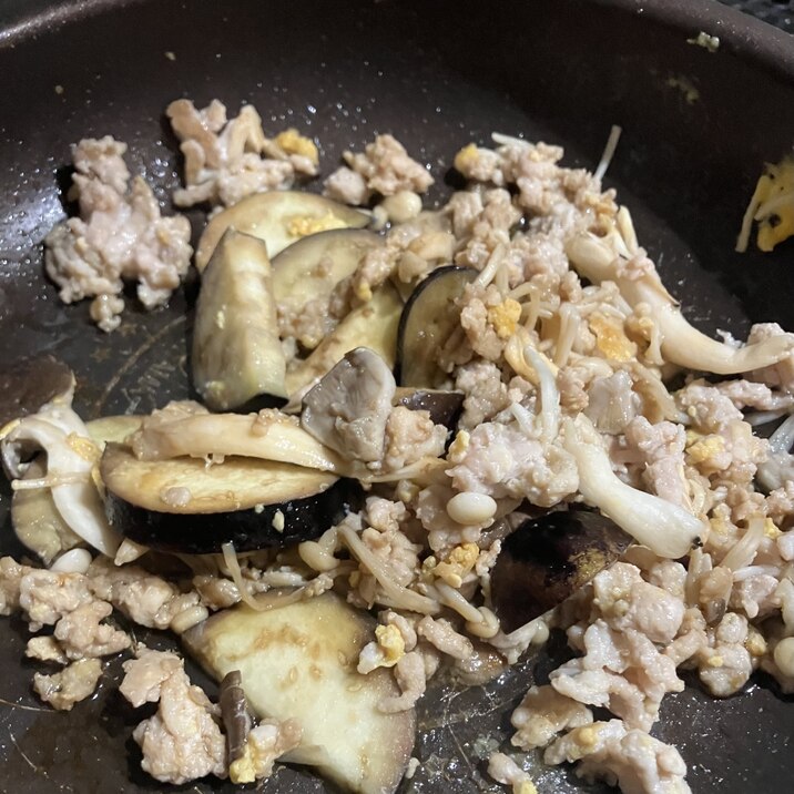 なすときのこの塩麹炒め